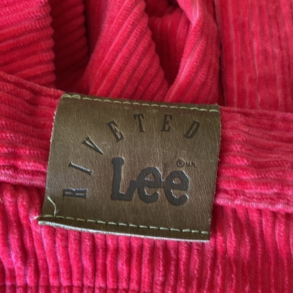 Lee - Picture 6 of 8